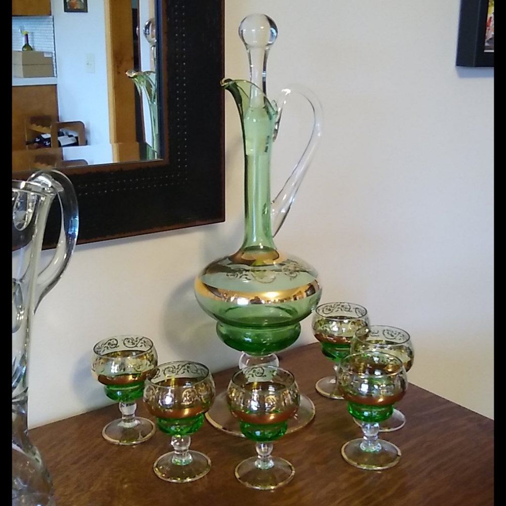 Decanter with six small goblets.